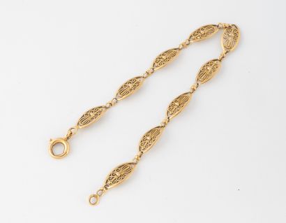 Yellow gold bracelet (705) composed of oval...