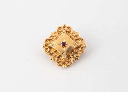Small quadrangular brooch in yellow gold...