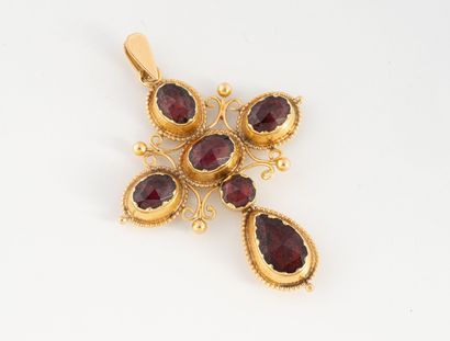 Cross pendant in yellow gold (750) decorated...