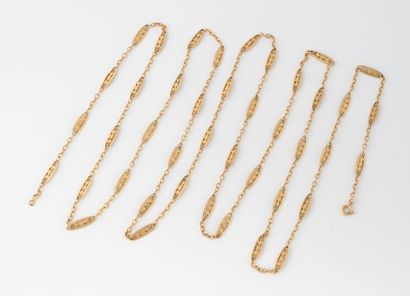 Long necklace in yellow gold (750) composed...