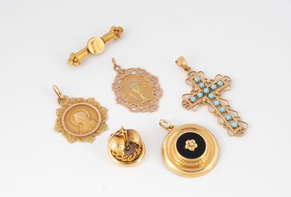 Set of five pendants in gold (750).
Gross...