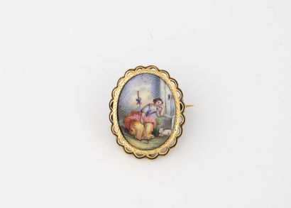 Small oval brooch in yellow gold 750 partially...