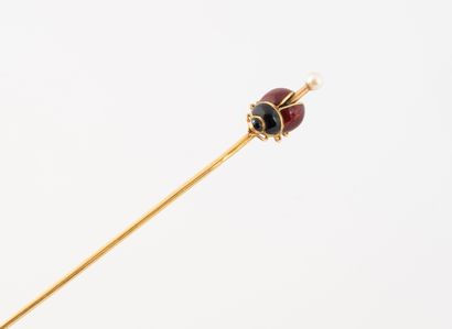Yellow gold (750) collar pin with an enamelled...