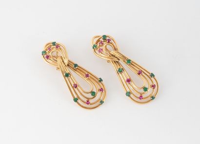 Paire de clips d'oreilles en filins d'or...
