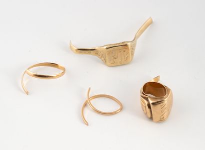 Lot of yellow gold (750).
Weight: 10.1 g.
ATTACHED:
A...