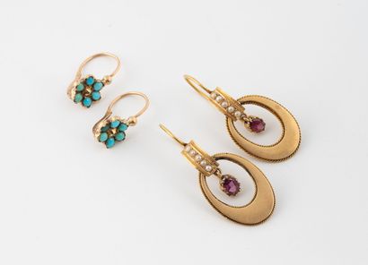 Two pairs of earrings in yellow gold (750)...
