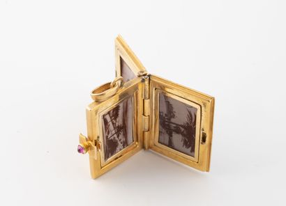 Yellow gold (750) book-shaped pendant adorned...