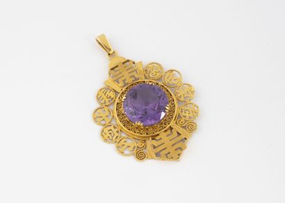 Yellow gold (750) openwork pendant decorated...
