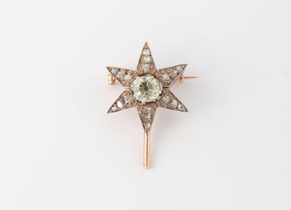 Small brooch in pink gold (750) and silver...