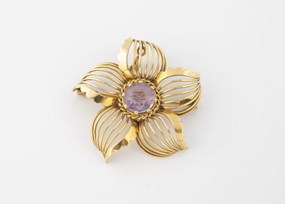 Broche pendentif fleur en or jaune (750)...