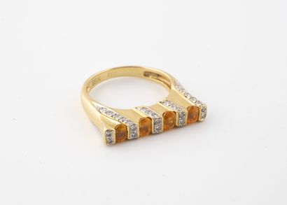 Yellow gold (750) band ring set with a line...