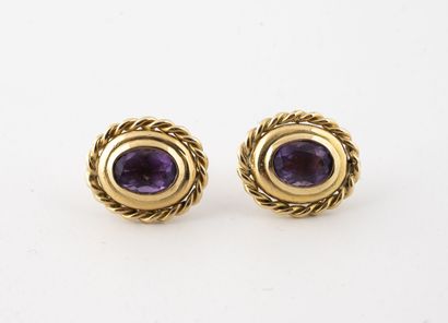 Paire de clous d'oreilles en or jaune (750)...