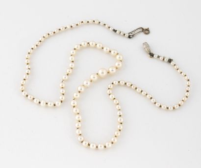 Necklace of white cultured pearls and probably...