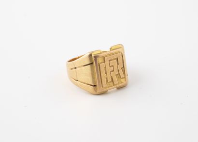 Chevalière in yellow gold (750) engraved...