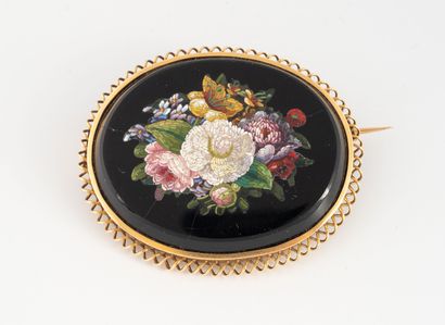 Brooch in yellow gold (750) decorated with...