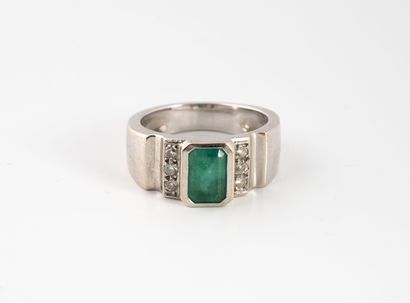 White gold (750) ring set with a rectangular...
