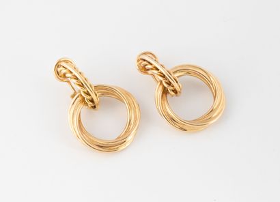 Pair of earrings in yellow gold (750).
Weight...