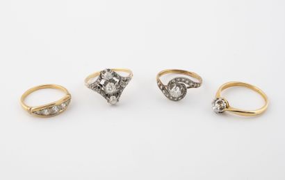 Set of four rings in yellow gold (750) and...