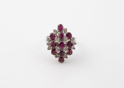 Silver ring (925) set with small faceted...