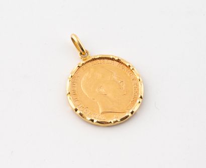 Yellow gold (750) pendant centered with a...