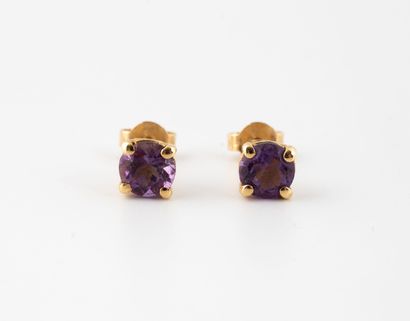 Pair of stud earrings in yellow gold (750)...