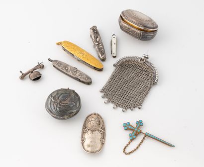 Small lot of display items including : 
-...