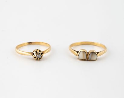 Two small rings in yellow gold (750) set...