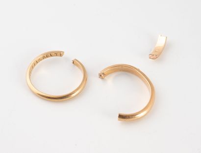 Broken wedding rings in yellow gold (750).
Total...