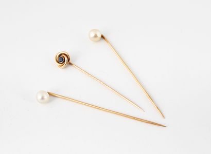 Lot of three yellow gold (750) collar pins,...