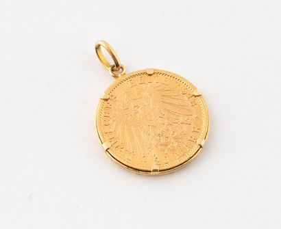 Yellow gold (750) pendant centered with a...