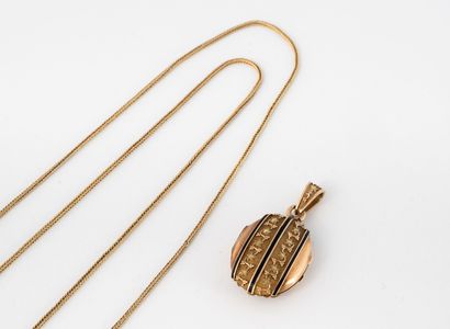 Yellow gold (750) chevron link neck chain...