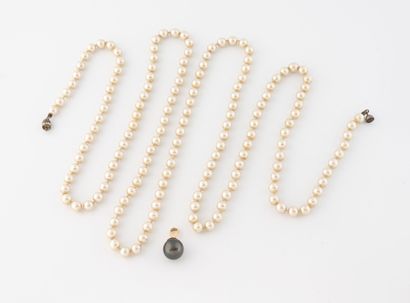 Pendant adorned with a gray Tahitian cultured...