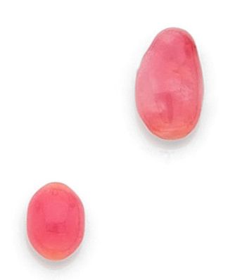 Lot of two fine conch pearls.
Weight: 1.03...