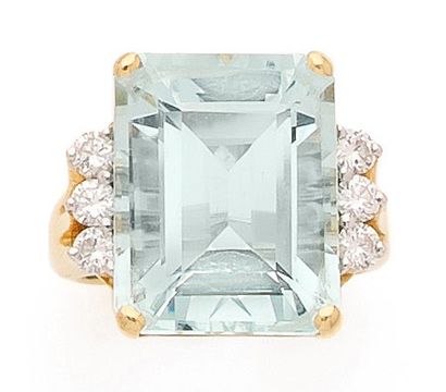 Pretty yellow gold (750) ring centered on...