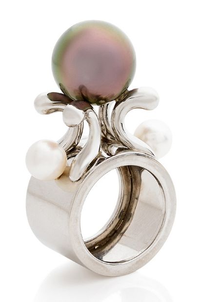 MIKIMOTO
Stunning platinum (850) ring with...