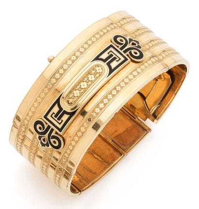 Articulated flat bracelet in yellow gold...
