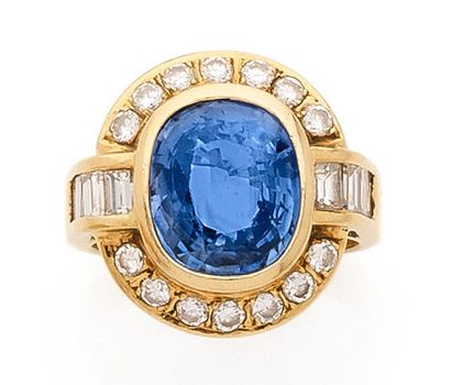 Yellow gold (750) ring set with an oval faceted...