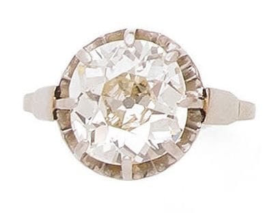 Solitaire ring in platinum (850) set with...