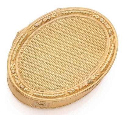 Three-tone (min. 750) gold oval box decorated...