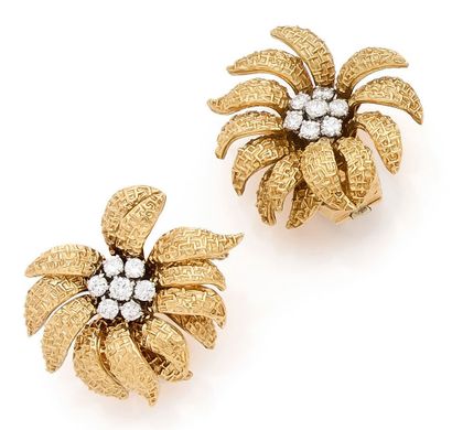 VAN CLEEF & ARPELS
Pair of textured yellow...