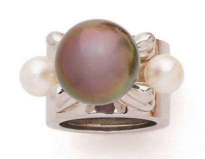 MIKIMOTO
Stunning platinum (850) ring with...