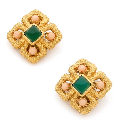 VAN CLEEF & ARPELS
** Elegant pair of textured...