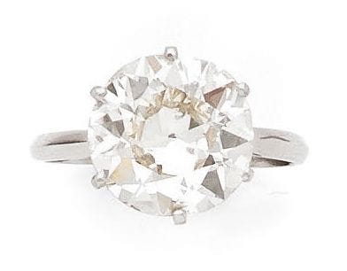 Solitaire ring in platinum (850), centered...