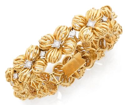 VAN CLEEF & ARPELS
Beautiful bracelet in...