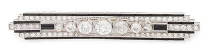 Delicate plate brooch in platinum (850) with...