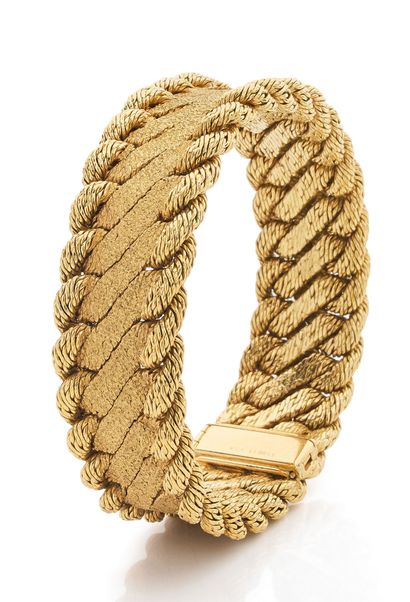 VAN CLEEF & ARPELS
Beautiful yellow gold...