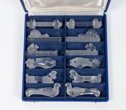 Douze porte couteaux formant des animaux...