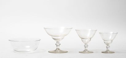 BACCARAT
Éléments d'un service de verres...