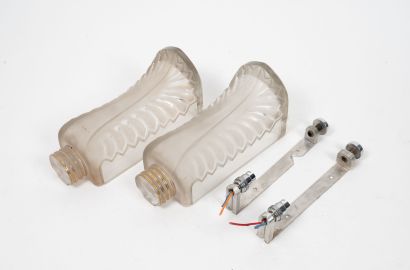 LALIQUE FRANCE
Pair of sconces, Palme model.
Proofs...