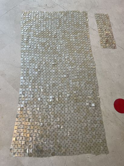 Dans le goût de Paco RABANNE
Three decorative...